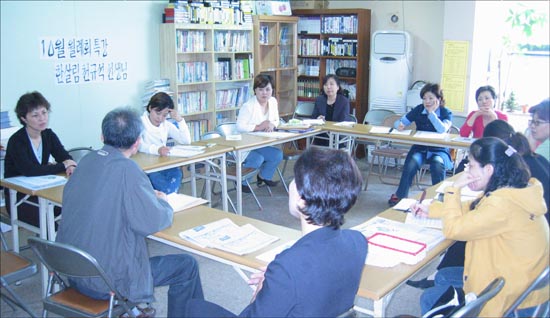 참교육학부모회 회원을 대상으로 했던 이날 강의 모습 